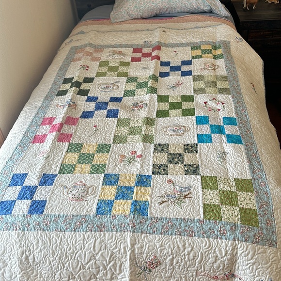 Beautiful all handmade large lap quilt. - Picture 2 of 10